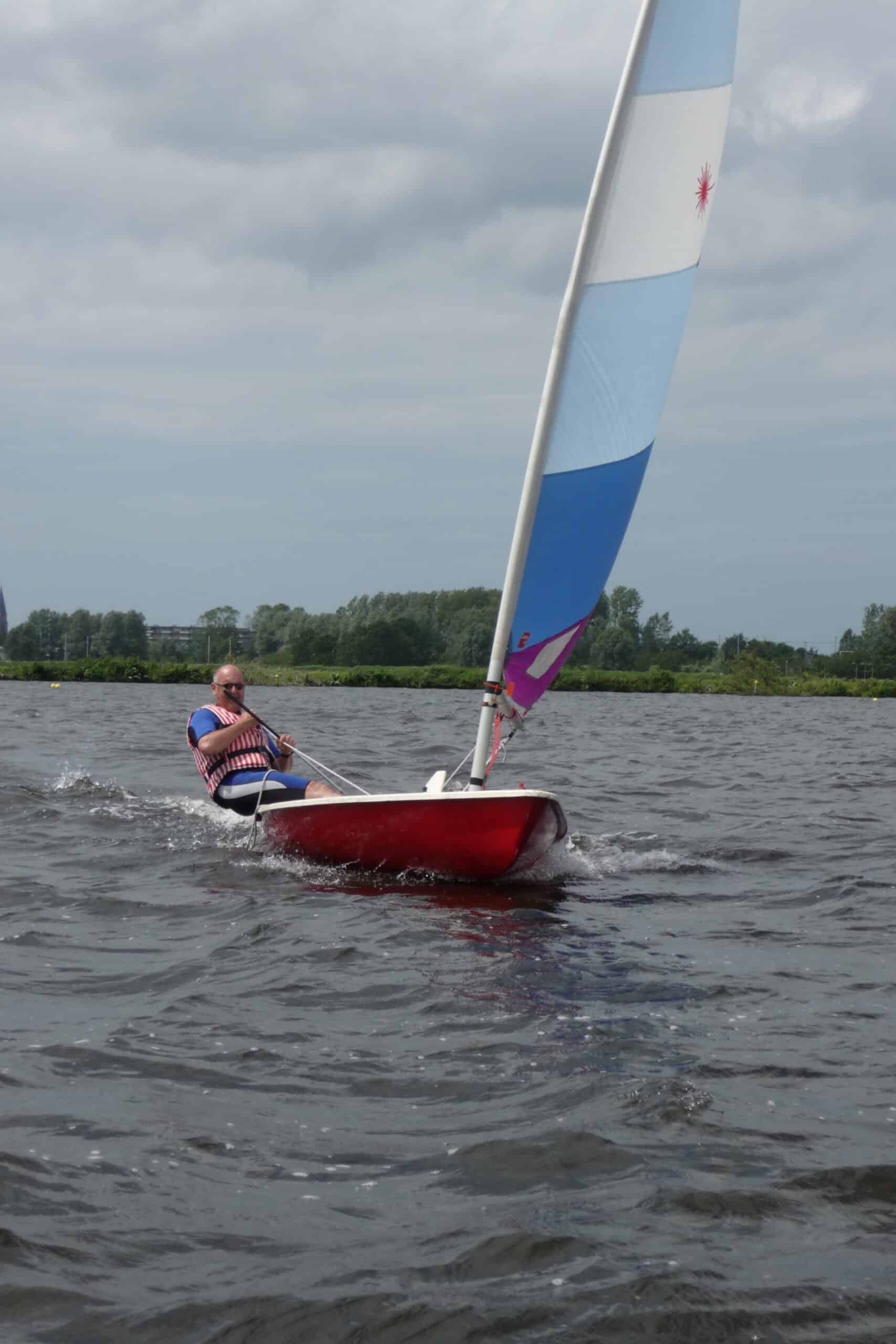 Foto van Joost Verbaas die aan het watersporten is